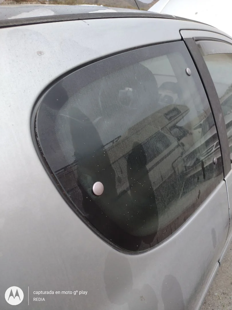 Foto de LUNA TRASERA DERECHA PEUGEOT 206 1.4 HDi (68 CV / 50 KW)