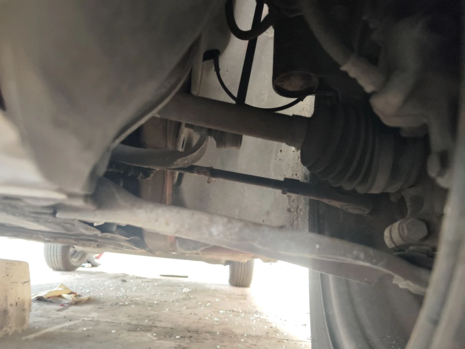 Foto de BRAZO SUSPENSION DELANTERO IZQUIERDO RENAULT CLIO III 1.5 dCi Diesel CAT (86 CV / 63 KW)