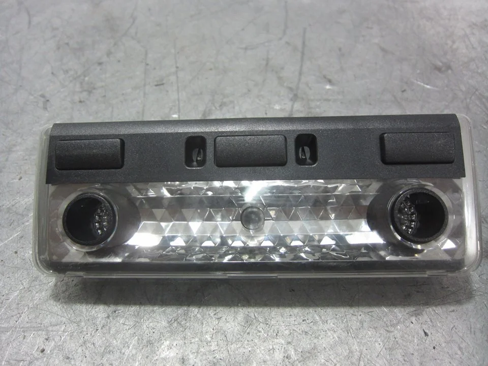 Foto de LUZ INTERIOR BMW SERIE 3 BERLINA (E46) 3.0 24V Turbodiesel CAT (184 CV / 135 KW) referencia 63318364929