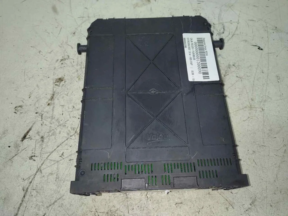 Foto de CAJA RELES / FUSIBLES CITROEN DS3 1.6 e-HDi FAP (92 CV / 68 KW) referencia 9666952280