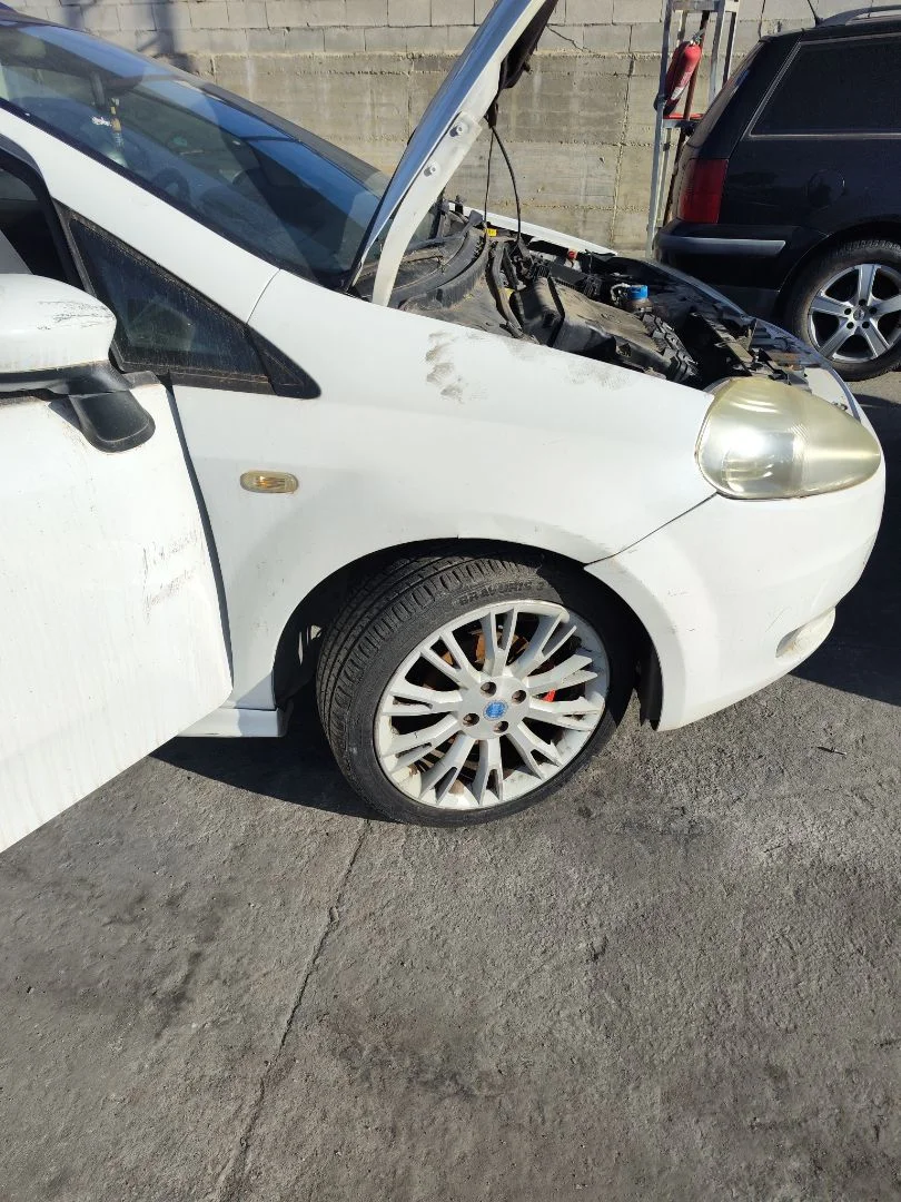 Foto de ALETA DELANTERA DERECHA FIAT GRANDE PUNTO (199) 1.4 (95 CV / 70 KW) referencia 0051901102