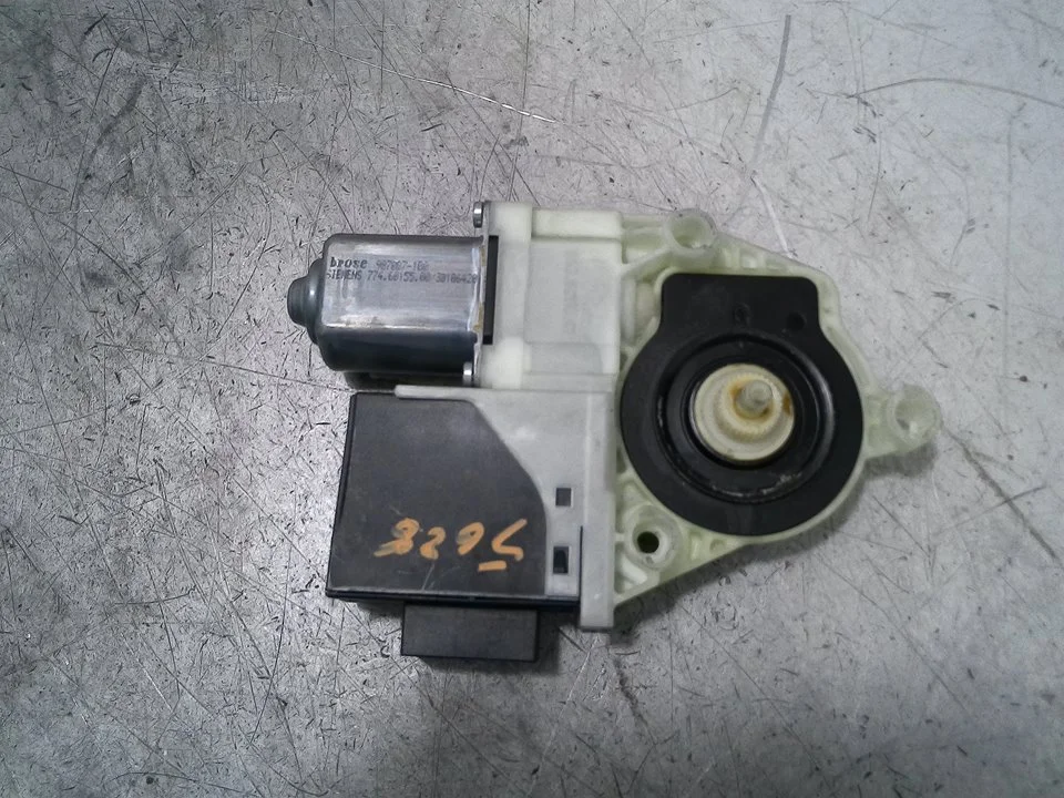 Foto de MOTOR ELEVALUNAS TRASERO DERECHO SEAT IBIZA (6L1) 1.9 TDI (101 CV / 74 KW) referencia 6Q0959812B