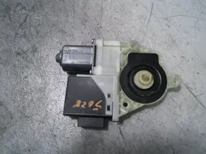 Foto de MOTOR ELEVALUNAS TRASERO DERECHO SEAT IBIZA (6L1) 1.9 TDI (101 CV / 74 KW) referencia 6Q0959812B
