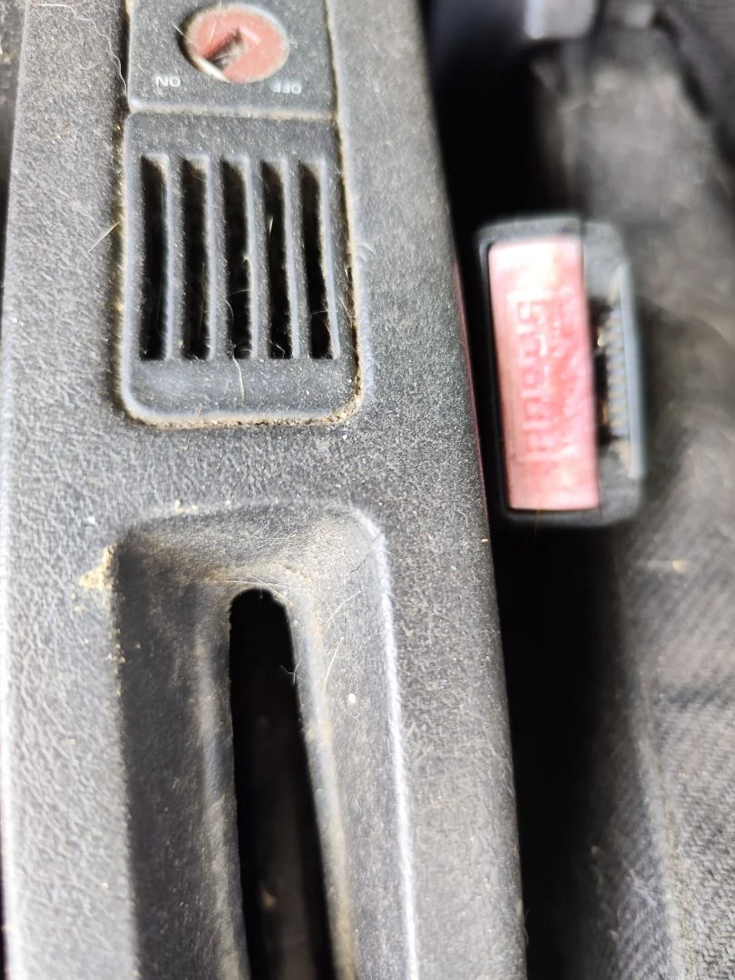 Foto de ENGANCHE CINTURON TRASERO CENTRAL PEUGEOT 307 (S1)(04.2001) 1.6 16V CAT (109 CV / 80 KW)