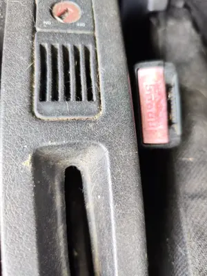 Foto de ENGANCHE CINTURON TRASERO CENTRAL PEUGEOT 307 (S1)(04.2001) 1.6 16V CAT (109 CV / 80 KW)
