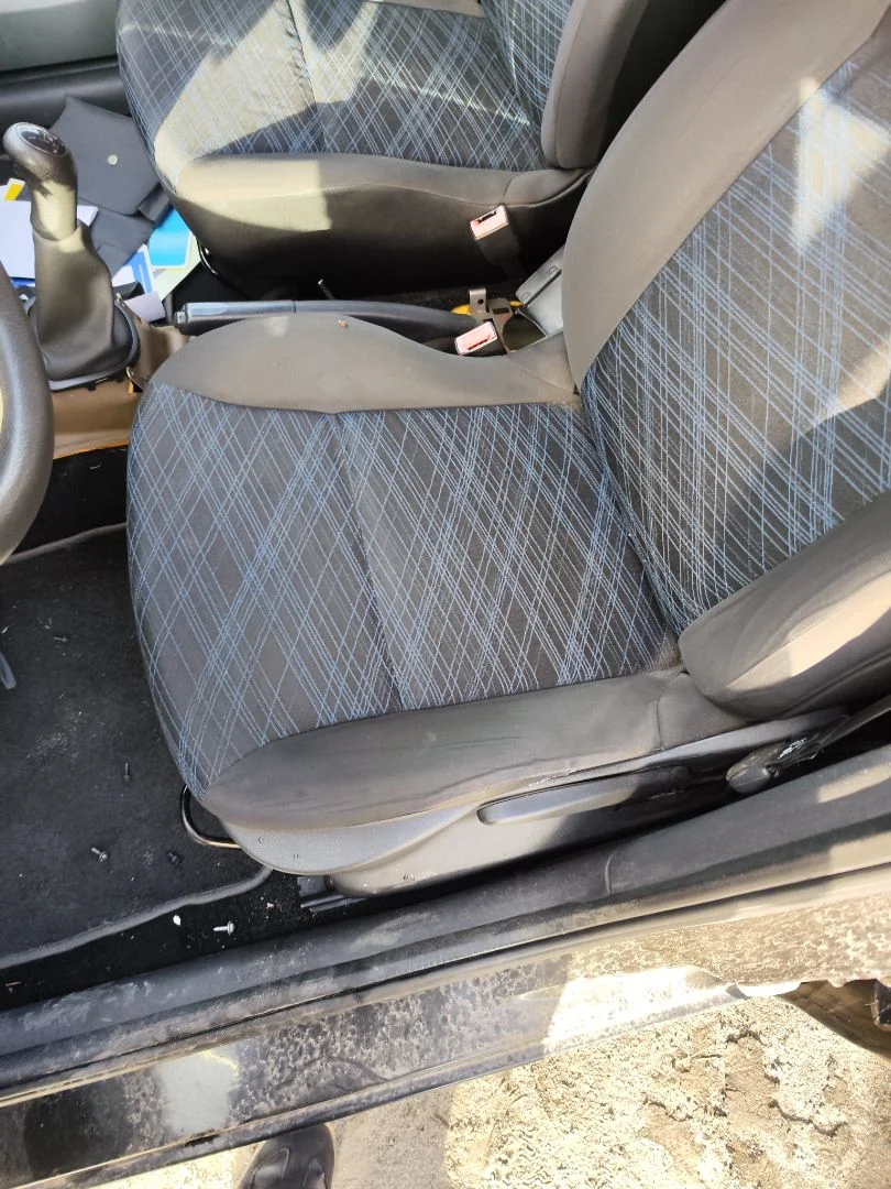 Foto de ASIENTO DELANTERO IZQUIERDO RENAULT CLIO III 1.2 16V (75 CV / 55 KW)