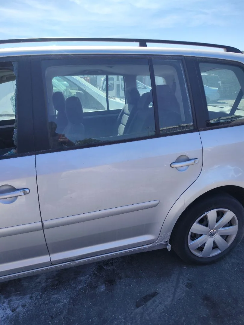 Foto de PUERTA TRASERA IZQUIERDA VOLKSWAGEN TOURAN (1T1) 1.9 TDI (105 CV / 77 KW)
