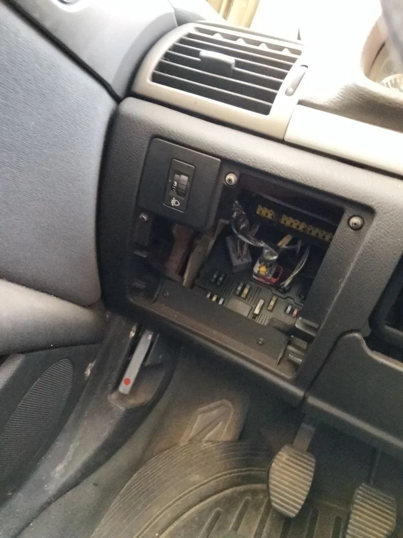Foto de INTERRUPTOR PEUGEOT 407 1.6 HDi FAP CAT (9HZ / DV6TED4) (109 CV / 80 KW)