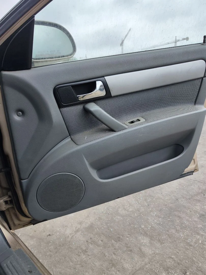 Foto de GUARNECIDO PUERTA DELANTERA DERECHA CHEVROLET LACETTI 1.6 CAT (109 CV / 80 KW) referencia 96616100