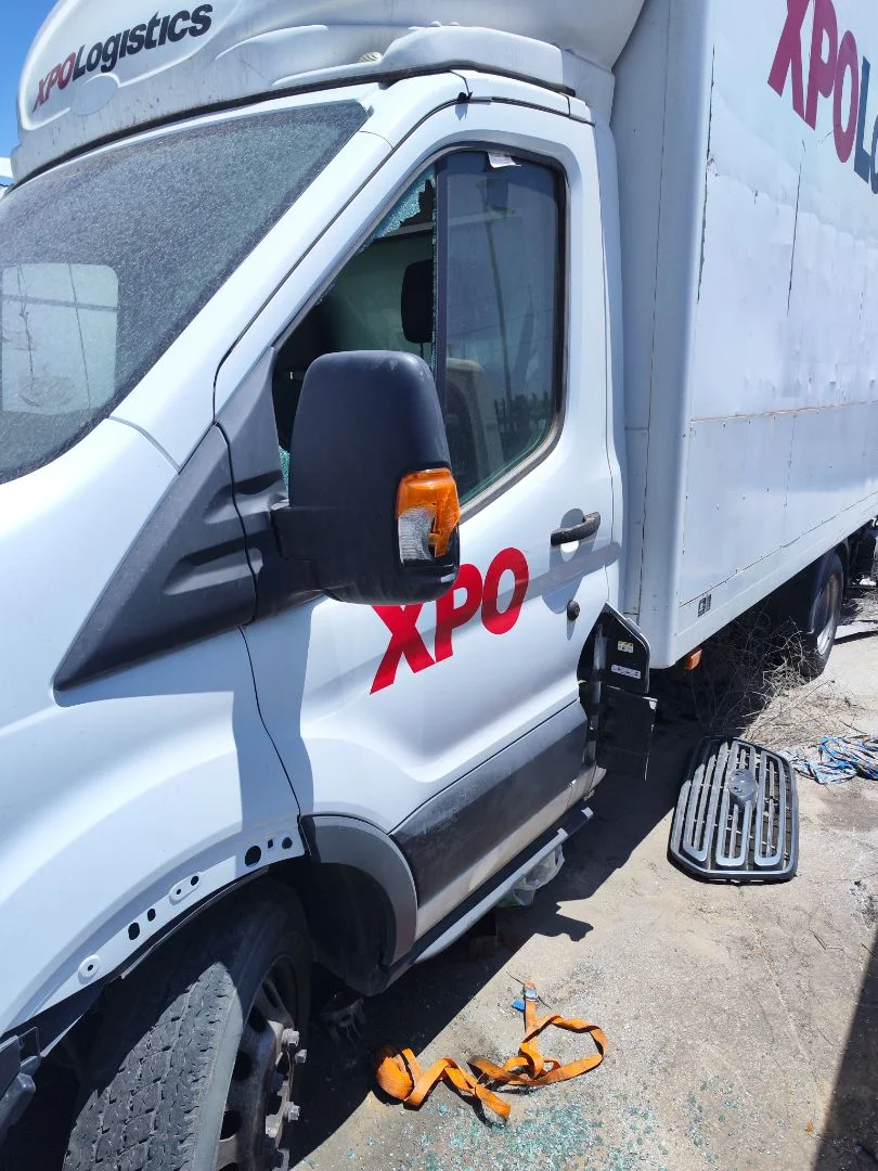 Foto de PUERTA DELANTERA IZQUIERDA FORD TRANSIT CHASIS CABINA (TTG) 2.0 TDCi CAT (170 CV / 125 KW)