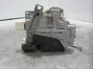 Foto de CERRADURA PUERTA TRASERA DERECHA AUDI A3 SPORTBACK (8PA) 1.9 TDI (105 CV / 77 KW) referencia 4F0839016 foto 4