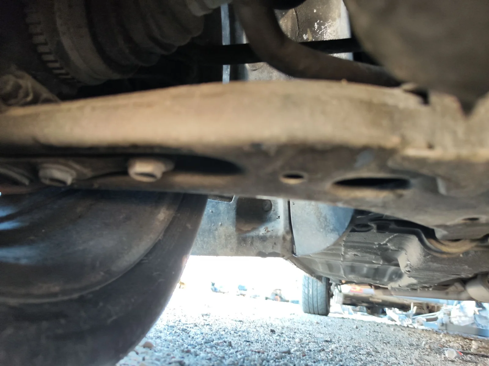 Foto de BRAZO SUSPENSION DELANTERO DERECHO KIA CARENS (RS) 1.8 16V CAT (126 CV / 93 KW)