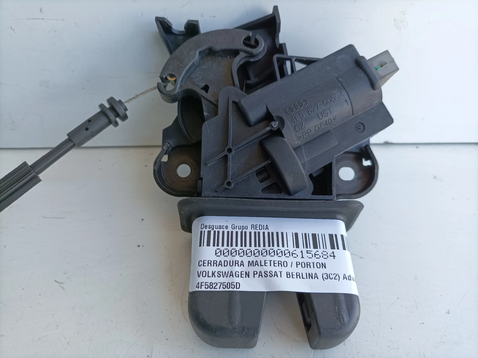 Foto de CERRADURA MALETERO / PORTON VOLKSWAGEN PASSAT BERLINA (3C2) 2.0 TDI (140 CV / 103 KW) referencia 4F5827505D