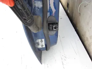 Foto de PUERTA TRASERA DERECHA BMW SERIE 3 BERLINA (E90) 2.0 16V CAT (150 CV / 110 KW) foto 7