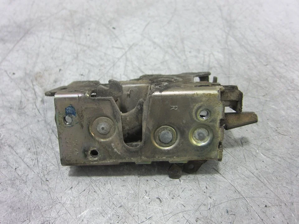 Foto de CERRADURA PUERTA DELANTERA DERECHA MERCEDES-BENZ SPRINTER FURGÓN referencia 9017200235