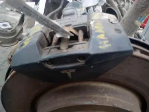 Foto de PINZA DE FRENO TRASERA IZQUIERDA TESLA MODEL S eléctrico 270 kW (367 CV / 270 KW) referencia 22B70102002C foto 5
