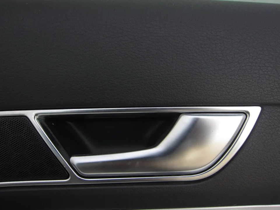 Foto de MANETA INTERIOR DELANTERA DERECHA AUDI A6 BERLINA (4F2) 4.2 V8 40V (335 CV / 246 KW)