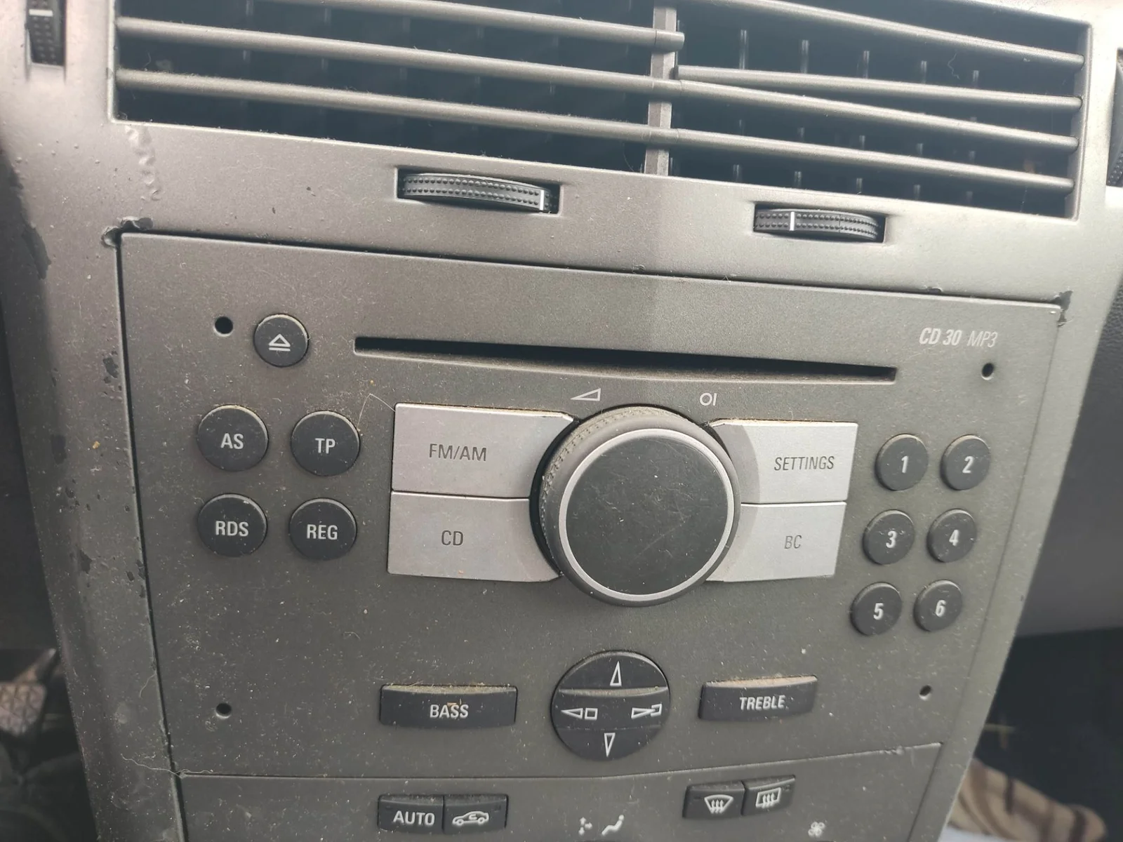 Foto de SISTEMA AUDIO / RADIO CD OPEL ASTRA H GTC 1.3 16V CDTI CAT (Z 13 DTH / L4I) (90 CV / 66 KW)