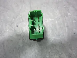 Foto de INTERRUPTOR HONDA CR-V (RD8) 2.0 VTEC CAT (150 CV / 110 KW) referencia M16891 foto 2