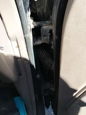 Foto de RETENEDOR PUERTA FORD EXPLORER (UN46) 4.0 V6 CAT (156 CV / 115 KW)