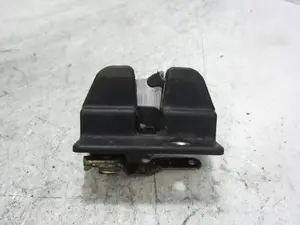 Foto de CERRADURA MALETERO / PORTON VOLKSWAGEN T4 TRANSPORTER BUS 1.9 Turbodiesel CAT (ABL) (68 CV / 50 KW) referencia 7018271162 foto 3