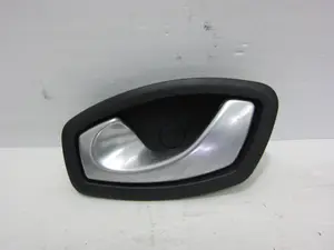 Foto de MANETA INTERIOR TRASERA IZQUIERDA RENAULT LAGUNA III BERLINA 2.0 dCi Diesel CAT (131 CV / 96 KW) referencia 806700006R