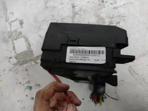 Foto de CAJA RELES / FUSIBLES VOLVO V40 FAMILIAR referencia 30859714 foto 3