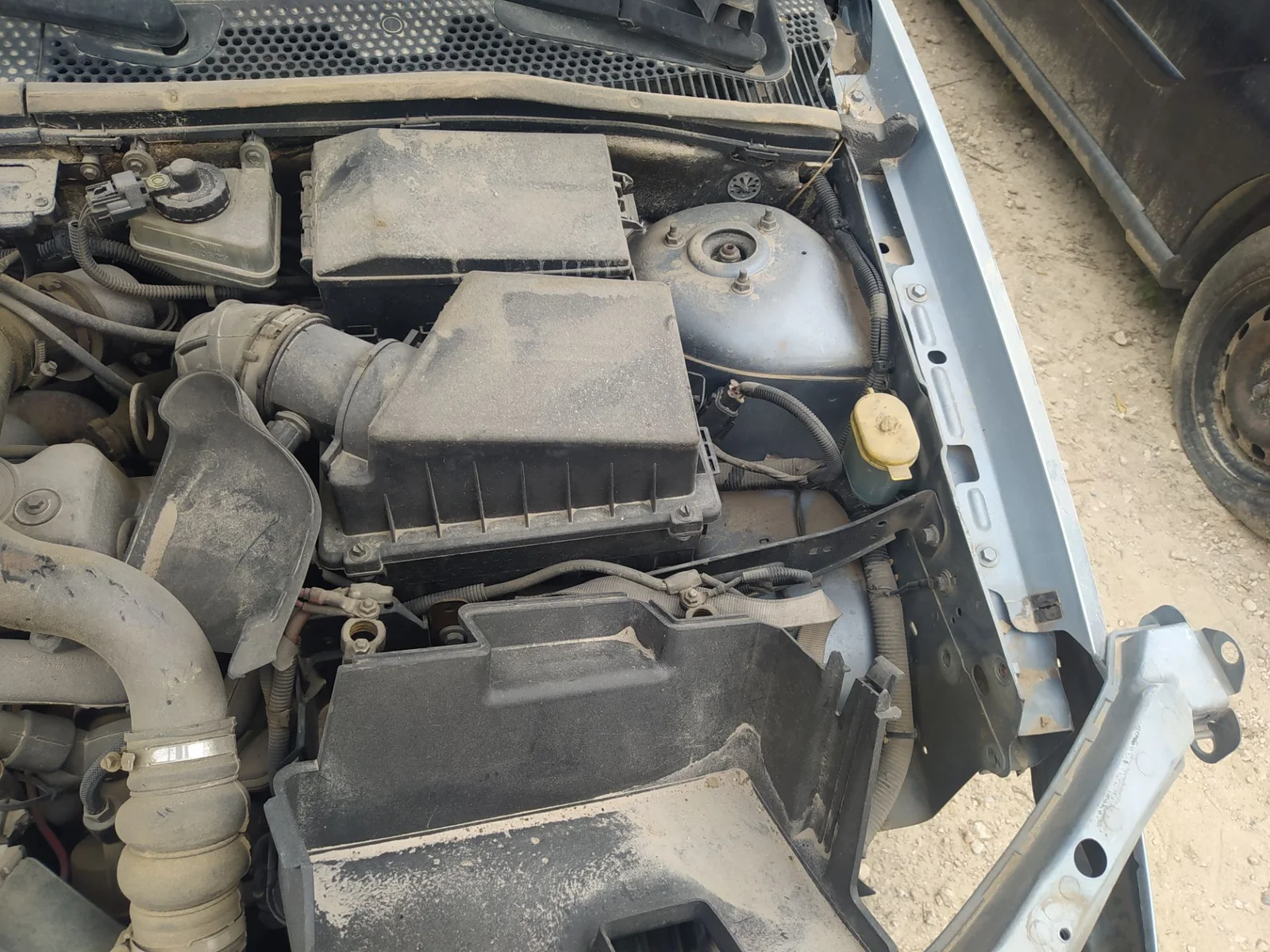 Foto de CAJA PRECALENTAMIENTO FORD FOCUS BERLINA (CAK) 1.8 TDDI Turbodiesel CAT (90 CV / 66 KW)