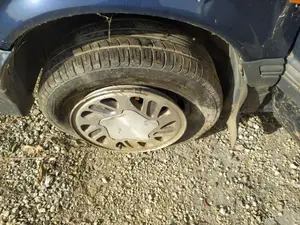 Foto de PASO RUEDA DELANTERO IZQUIERDO CHRYSLER VOYAGER GS 2.5 Turbodiesel (116 CV / 85 KW)