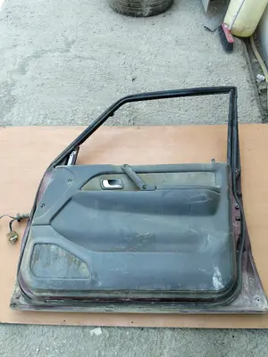 Foto de PUERTA DELANTERA DERECHA MITSUBISHI MONTERO (V60/V70) foto 2
