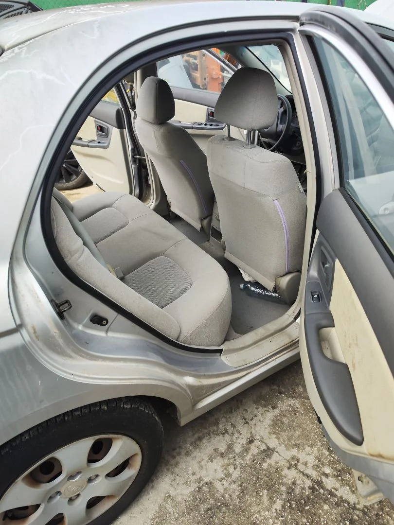 Foto de GOMAS CONTORNO PUERTA KIA CERATO (LD) 1.5 CRDi (102 CV / 75 KW)