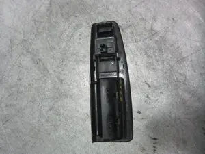 Foto de MANDO ELEVALUNAS DELANTERO IZQUIERDO VOLKSWAGEN POLO V (6C1) 1.0 (75 CV / 55 KW) referencia 6Q1867171E foto 3