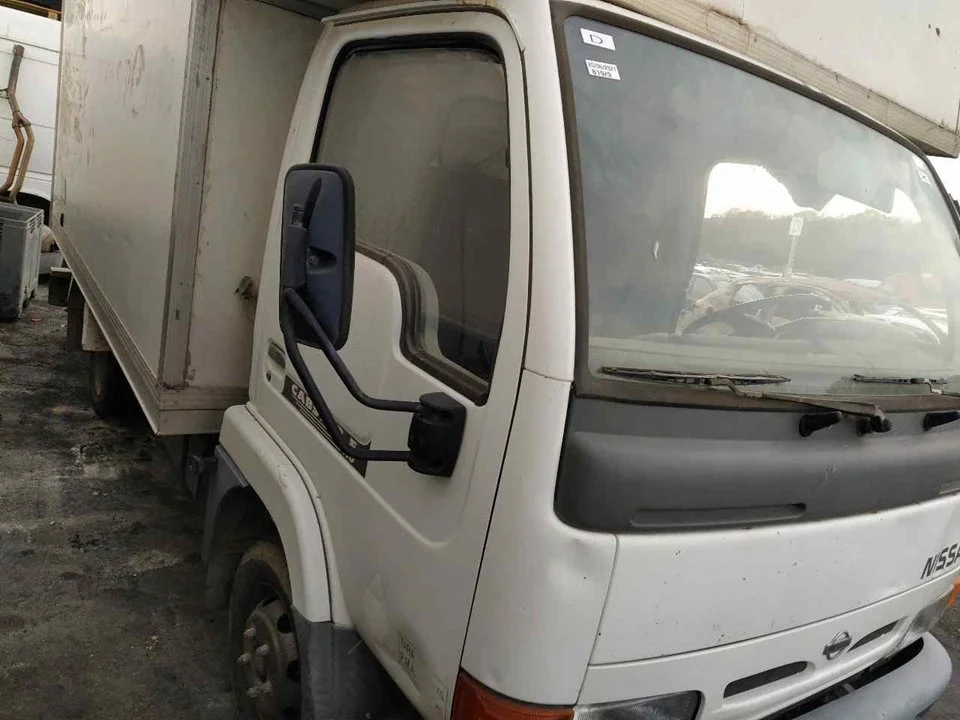 Foto de PUERTA DELANTERA DERECHA NISSAN CABSTAR E 3.0 Diesel (120 CV / 88 KW)