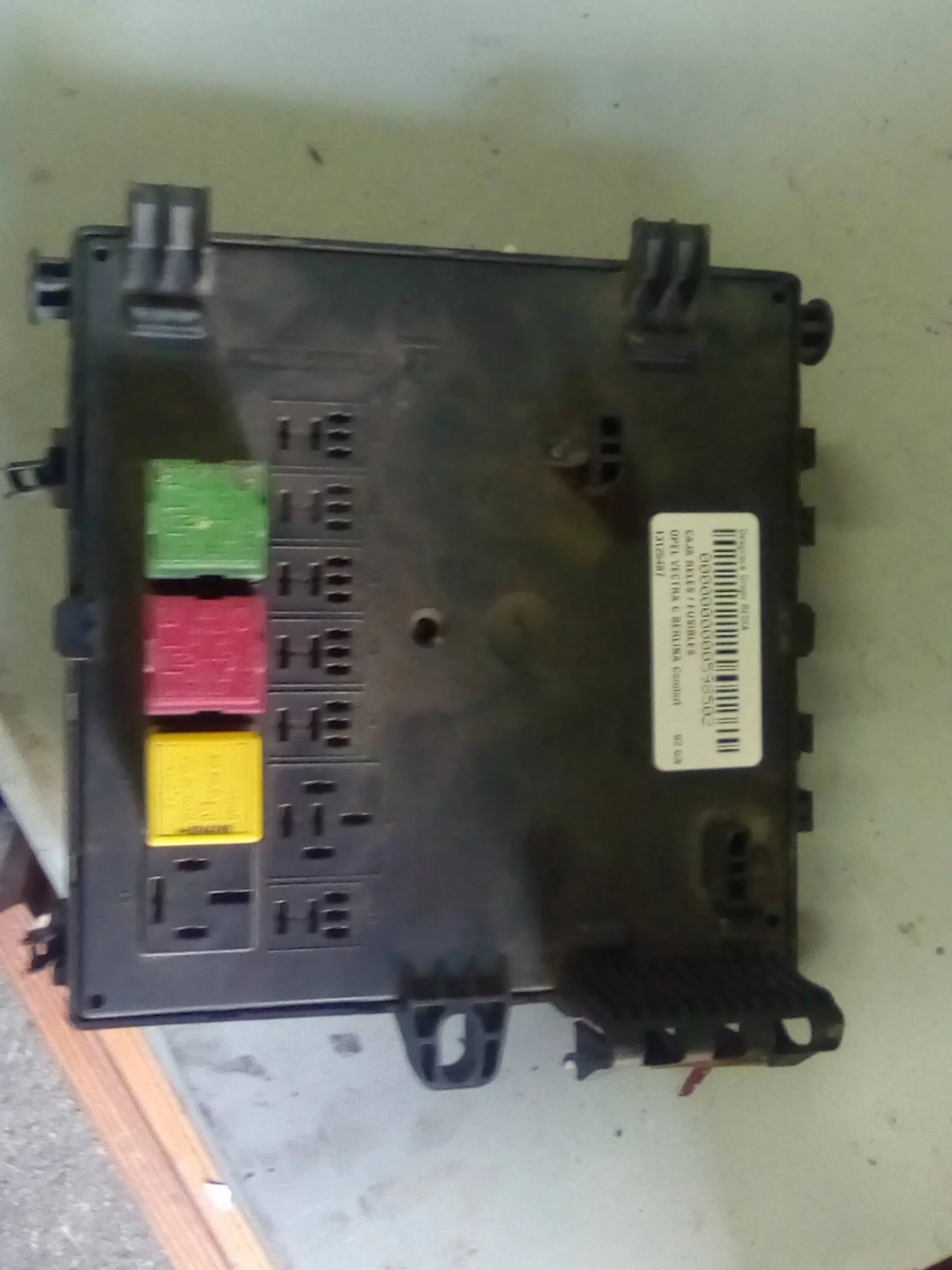 Foto de CAJA RELES / FUSIBLES OPEL VECTRA C BERLINA referencia 13125487