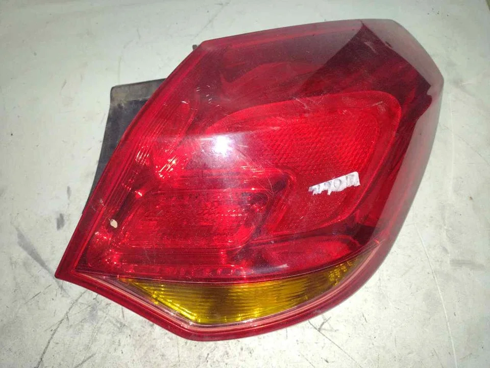 Foto de PILOTO TRASERO DERECHO OPEL ASTRA J BERLINA 5P 1.7 16V CDTI (125 CV / 92 KW) referencia 13306460