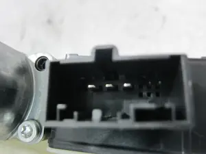 Foto de ELEVALUNAS TRASERO IZQUIERDO VOLKSWAGEN POLO VI (AW1)(08.2017) 1.0 (65 CV / 48 KW) referencia 2G6839461C foto 4