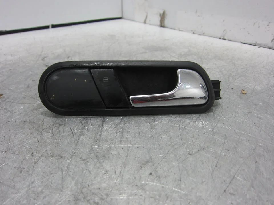 Foto de MANETA INTERIOR DELANTERA DERECHA SEAT IBIZA (6L1) 1.4 16V (101 CV / 74 KW) referencia 6L1837114D