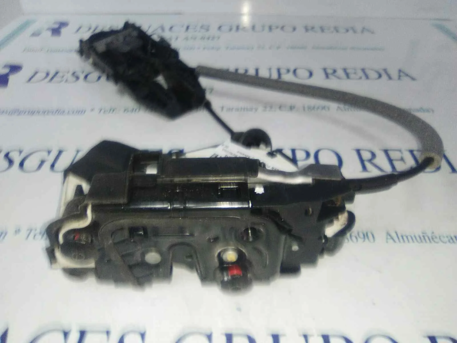 Foto de CERRADURA PUERTA TRASERA DERECHA VOLKSWAGEN POLO V (6R1) 1.2 TSI (105 CV / 77 KW) referencia 527680