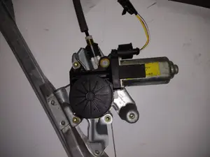 Foto de ELEVALUNAS DELANTERO DERECHO FORD FOCUS BERLINA (CAK) referencia XS4123200 foto 2
