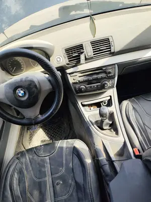 Foto de CONSOLA CENTRAL BMW SERIE 1 BERLINA (E81/E87) 2.0 16V Diesel CAT (122 CV / 90 KW)