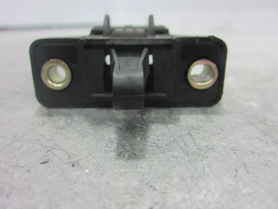 Foto de CERRADURA MALETERO / PORTON RENAULT MEGANE I FASE 2 BERLINA (BA0) 1.9 dTi Diesel (80 CV / 59 KW) referencia 838546