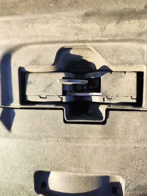 Foto de CERRADURA CAPO VOLKSWAGEN POLO V (6R1) 1.2  (60 CV / 44 KW)