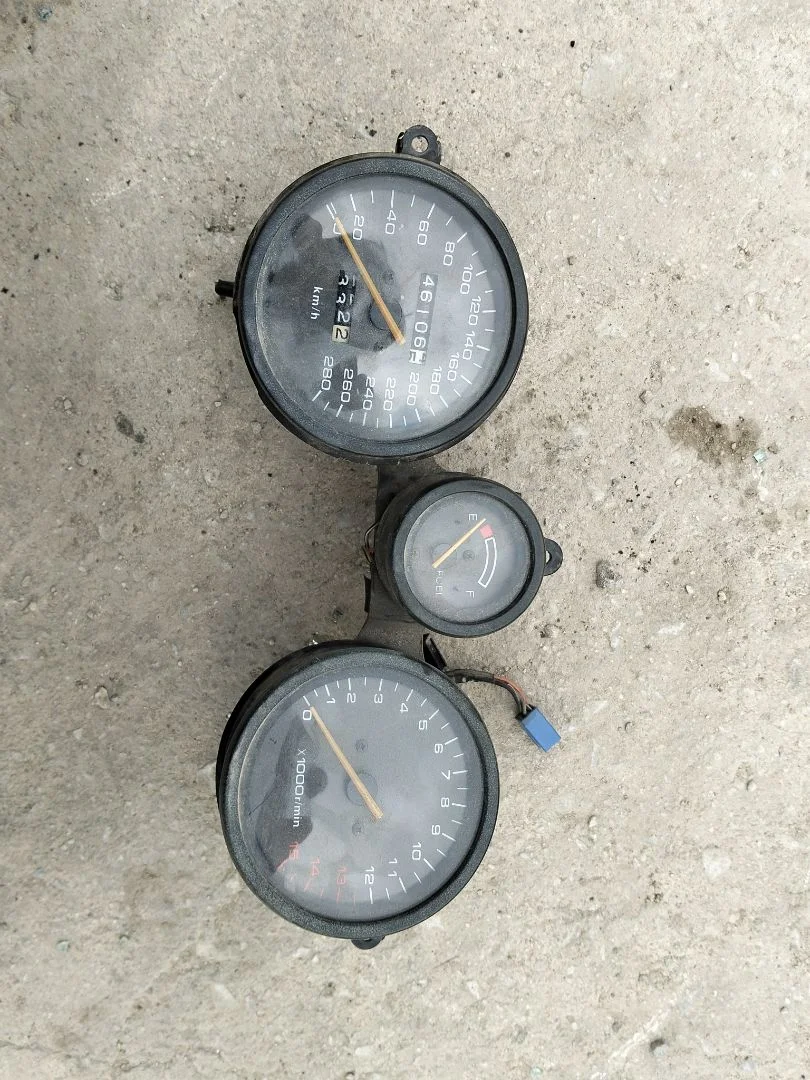 Foto de CUADRO CUENTA KILOMETROS SUZUKI GSX 550/750/1100 (1984-1989) 1127 cm3 - 74 kW (101 CV / 74 KW)