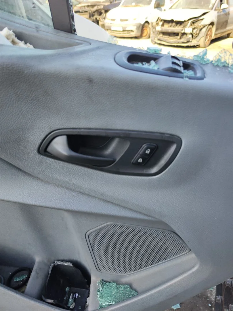 Foto de MANETA INTERIOR DELANTERA IZQUIERDA FORD TRANSIT CHASIS CABINA (TTG) 2.0 TDCi CAT (170 CV / 125 KW)