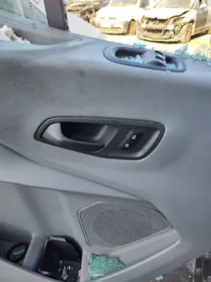 Foto de MANETA INTERIOR DELANTERA IZQUIERDA FORD TRANSIT CHASIS CABINA (TTG) 2.0 TDCi CAT (170 CV / 125 KW)