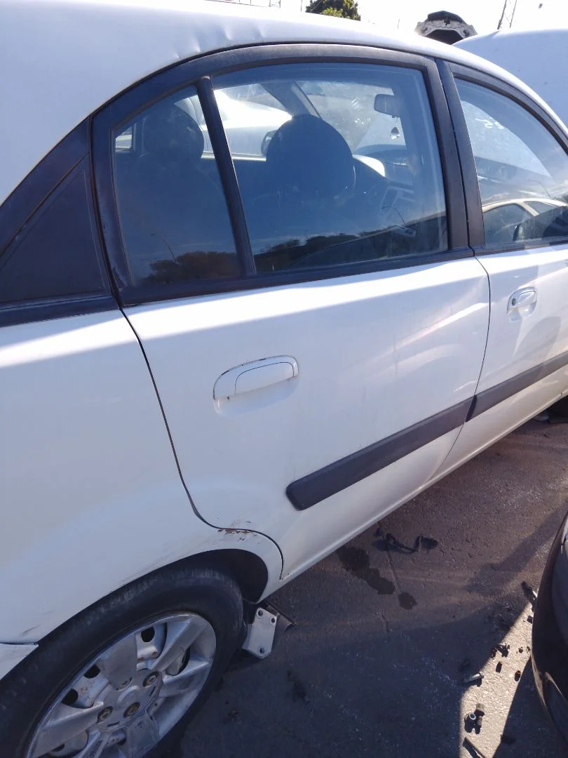 Foto de PUERTA TRASERA DERECHA KIA RIO (JB) 1.5 CRDi (110 CV / 81 KW)