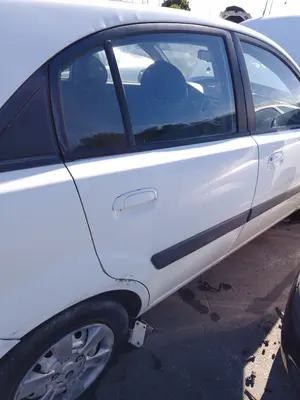 Foto de PUERTA TRASERA DERECHA KIA RIO (JB) 1.5 CRDi (110 CV / 81 KW)