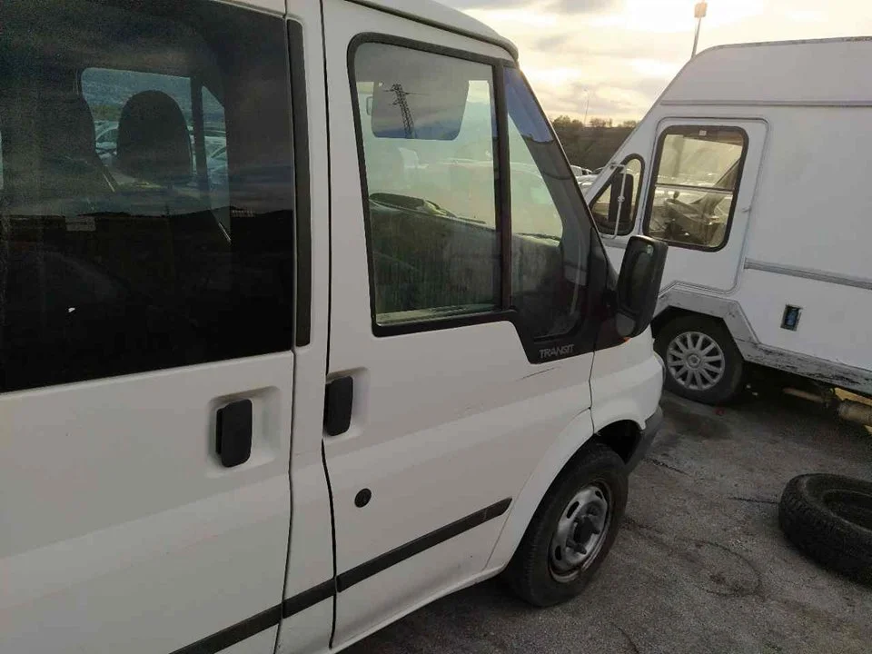 Foto de PUERTA DELANTERA DERECHA FORD TRANSIT COMBI (FY) 2.0 TD CAT (75 CV / 55 KW) referencia 4703950