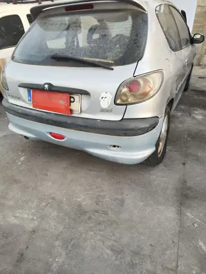 Foto de PARAGOLPES TRASERO PEUGEOT 206 1.6 16V CAT (109 CV / 80 KW) foto 4