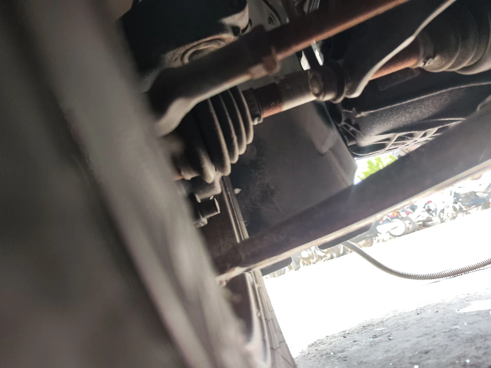 Foto de BRAZO SUSPENSION DELANTERO IZQUIERDO FORD C-MAX (CB3)(2007) 1.8 TDCi Turbodiesel CAT (116 CV / 85 KW)